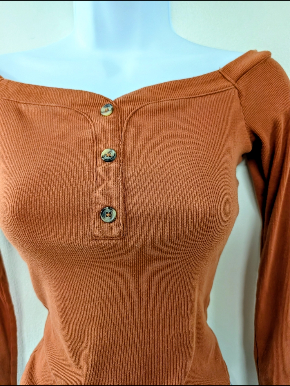 Off-Shoulder Ribbed Henley Top in Rust - Picture 5 of 7